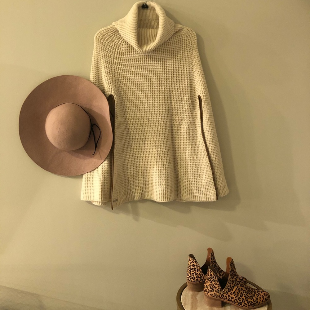 RL Turtleneck Sweater Cape